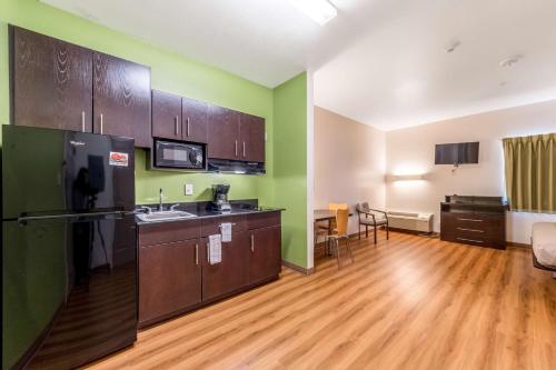 Super 8 Extended Stay by Wyndham Kenedy in Kenedy