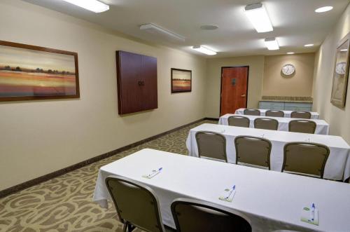 Comfort Inn and Suites Medical West - image 20