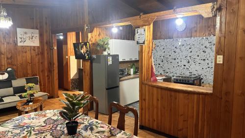 Kitchen, Donde Elina Cabana Costanera in Villarrica