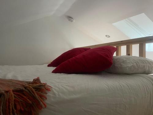 One bed - close to town in Trencreek
