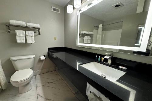Super Inn and Suites Philadelphia - image 25