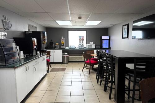Super Inn and Suites Philadelphia - image 35
