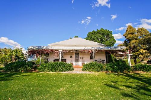 Pooles Rock Vineyard Accommodation