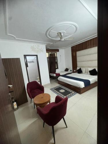 Hotel Earth International