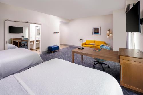 Hampton Inn & Suites-Asheville Biltmore Village NC - image 33