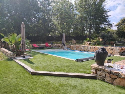 Comfortable villa for 8 people with Swimming pool and Jacuzzi - Location, gîte - Callian