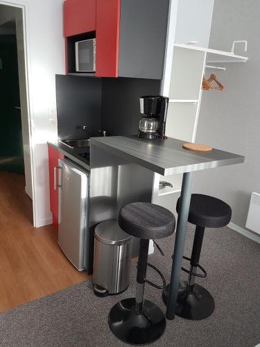 Kitchen, KOSY Appart'hotel Le Champ De Mars Reims in Reims