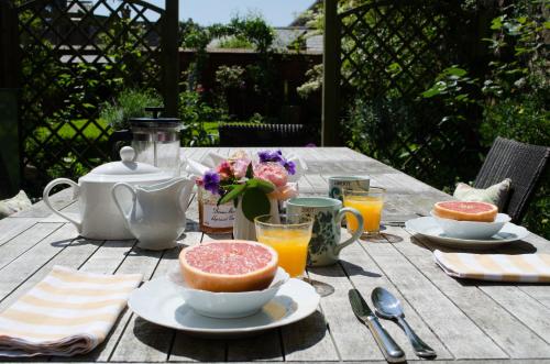 บริการและสิ่งอำนวยความสะดวก, The Hollies Bed and Breakfast in โอคขาม