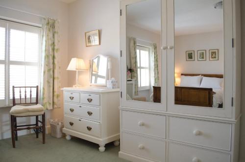 The Hollies Bed and Breakfast in โอคขาม