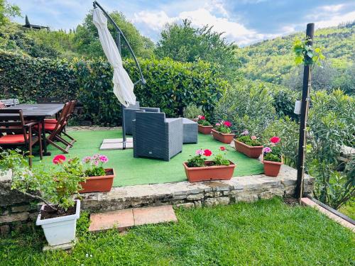  Romantic Tuscan Barn with Pool Views Private Terrace Sleeps 2 to 6, Lamole Greve in Chianti in Greve in Chianti