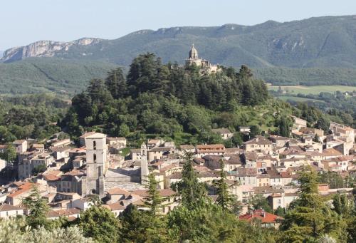 Nabij attractie, Un cadre exceptionnel et artistique pour une halte tranquille en Provence in Peyruis