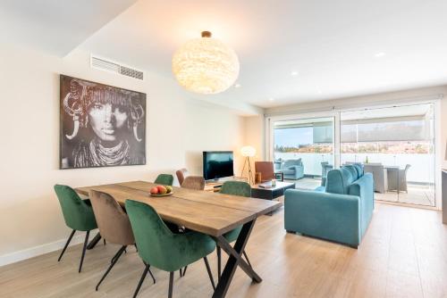 Cala Serena - 3-bedroom modern apartment situated in La Cala de Mijas