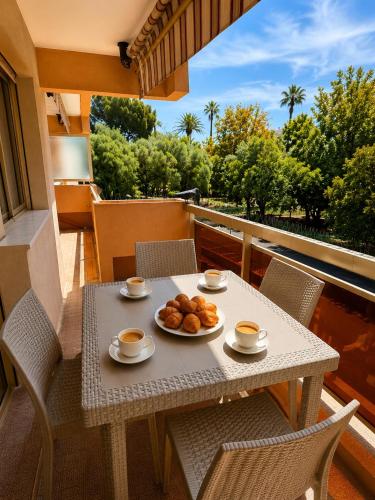Riviera Beach Juan les Pins 300m plage avec terrasse