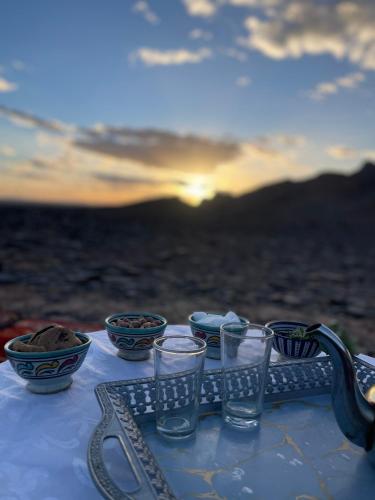 Desert mountains camping in Lac Yasmins