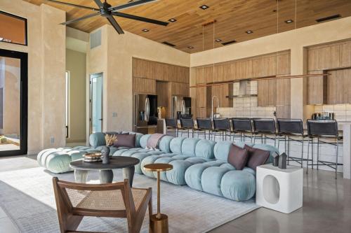 Peak by Fieldtrip 8 BR Modern Oasis 2 Pools in Joshua Tree, USA
