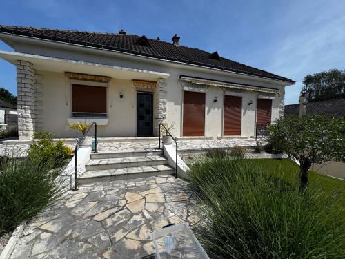 Maison spacieuse pour 6 personnes in Saint-Épain