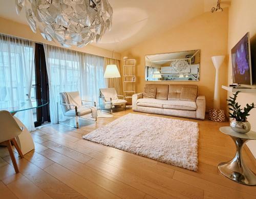 Azur White