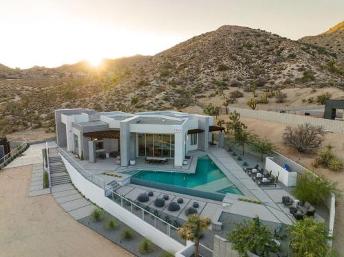 The Overlook by Fieldtrip 5 Bd Modern Luxury with Infinity Pool Views in Yucca Valley, USA