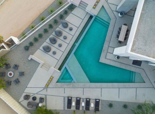 The Overlook by Fieldtrip 5 Bd Modern Luxury with Infinity Pool Views in Yucca Valley, USA