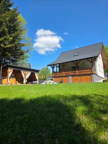 Domek letniskowy Lesne Zacisze- jacuzzi, balia ogrodowa, grill i altana - Tymbark