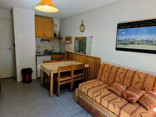 Studio pour 3 pers, au pied des pistes, balcon - FR-1-557-58 in Les Adrets