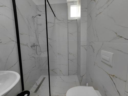 Adelon Apartments - image 4