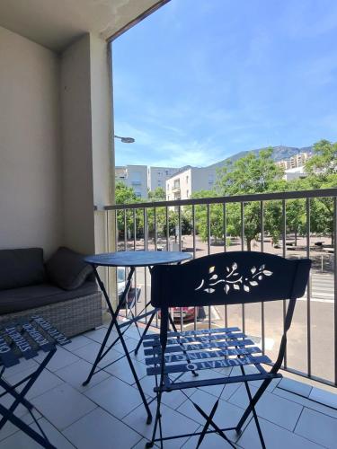 Appartement à la décoration originale 3 lits Clim 2 balcons proche plage centre ville et commerces 3