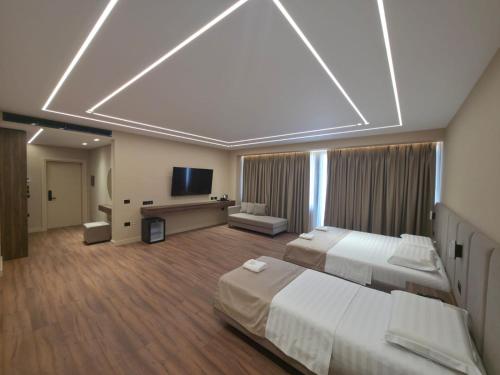 Suite, family