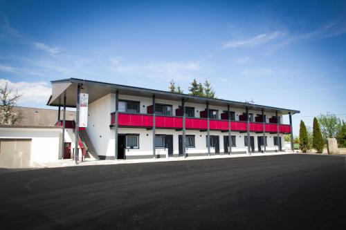 Burg Rooms - 24h Self-Check-in in Spielberg