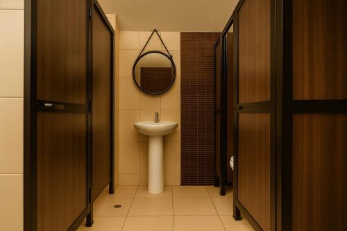 Luxury Industrial Vault Wifi Dry Cleaning 5 rooms Pool - image 2