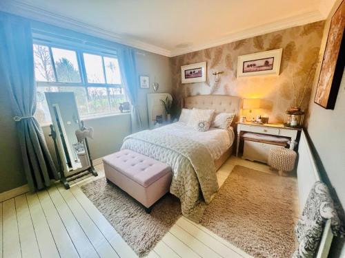 Village boutique retreat with cooked breakfast