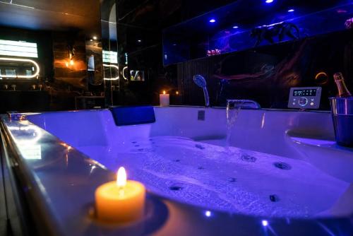 Baobab Logement Atypique avec jacuzzi privé gîte à louer Mions
