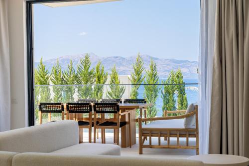 Mediterranean Waterfront Villa - image 4