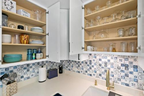 Newly Renovated Condo in 國王山