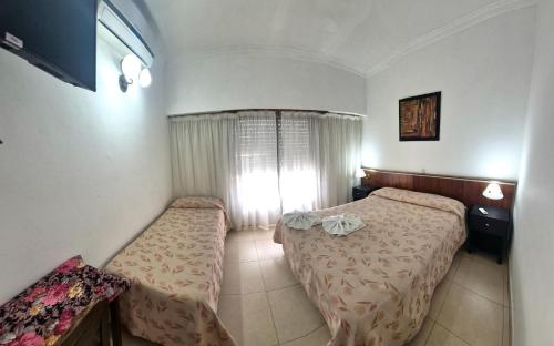 3 twin beds