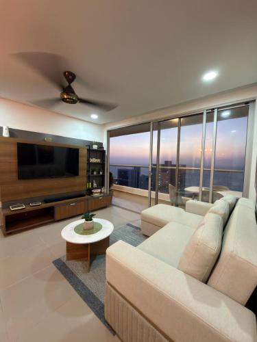 Apartamento En Cartagena - Lujoso y Moderno PISO19 - Cerca a Ciudad amurllada y Frente a Playa