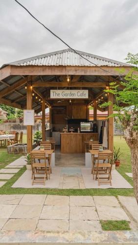 Restaurant, RACRES Travellers Inn in Tubigon