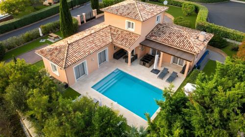 Villa Giovanna à Saint-Raphaël avec piscine chauffée