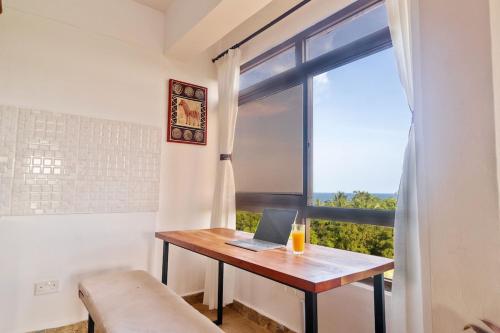 Ken's Apartment 6 Enjoy Ocean Views, Pool and AC in Kilifi