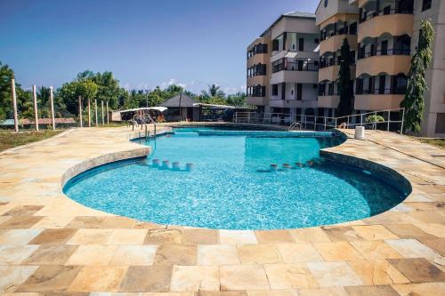 Ken's Apartment 6 Enjoy Ocean Views, Pool and AC in Kilifi