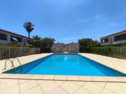 Villa calme vue golf, clim, piscine, plage à pied