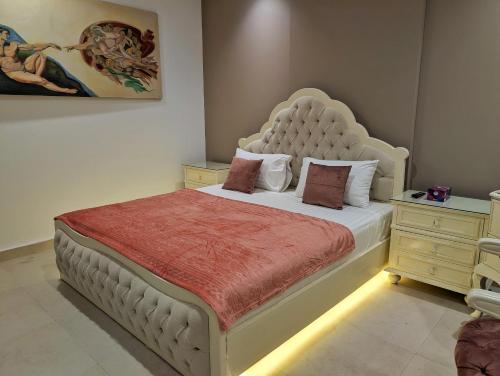 PENTASQUARE - CENTRAL DHA - FAMILY STUDIO By ALVIS SUITE - image 3