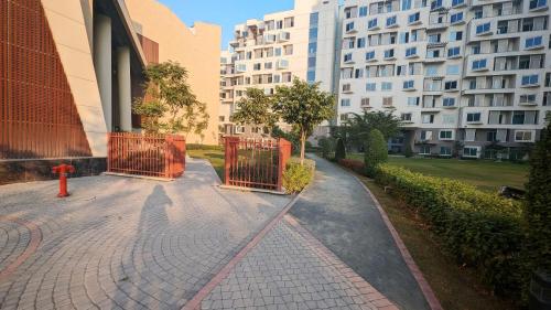 PENTASQUARE - CENTRAL DHA - FAMILY STUDIO By ALVIS SUITE - image 2