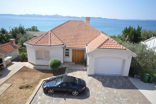 Apartment Beachfront Petar - image 4