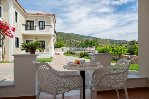 شرفة/ تراس, So Nice Hotel in Kampos Marathokampou