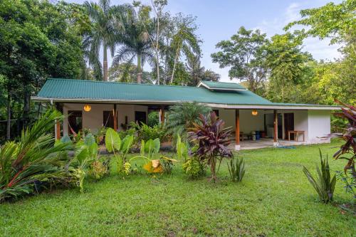 Osos Caribeños - with Garden - 400m from the Beach – khách sạn tại Punta Uva