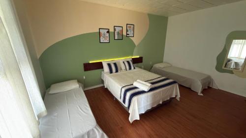 1 double bed, 2 twin beds