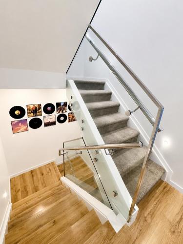 Cozy Top-Floor Stay with Private Bathrooms and Free Parking in New Lynn