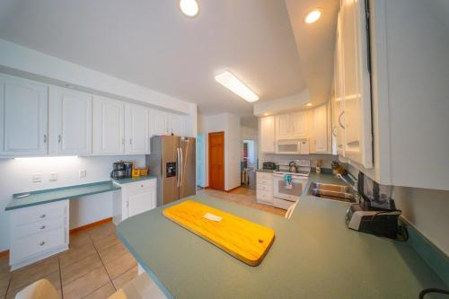 Bayview Vibes, Walk to Dining, 4BR, 1 Mi to Beach in Fenwick (DE)