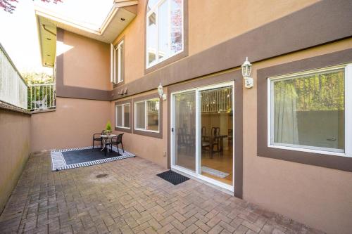 Garden Walkout Suite Near White Rock in White Rock (BC)